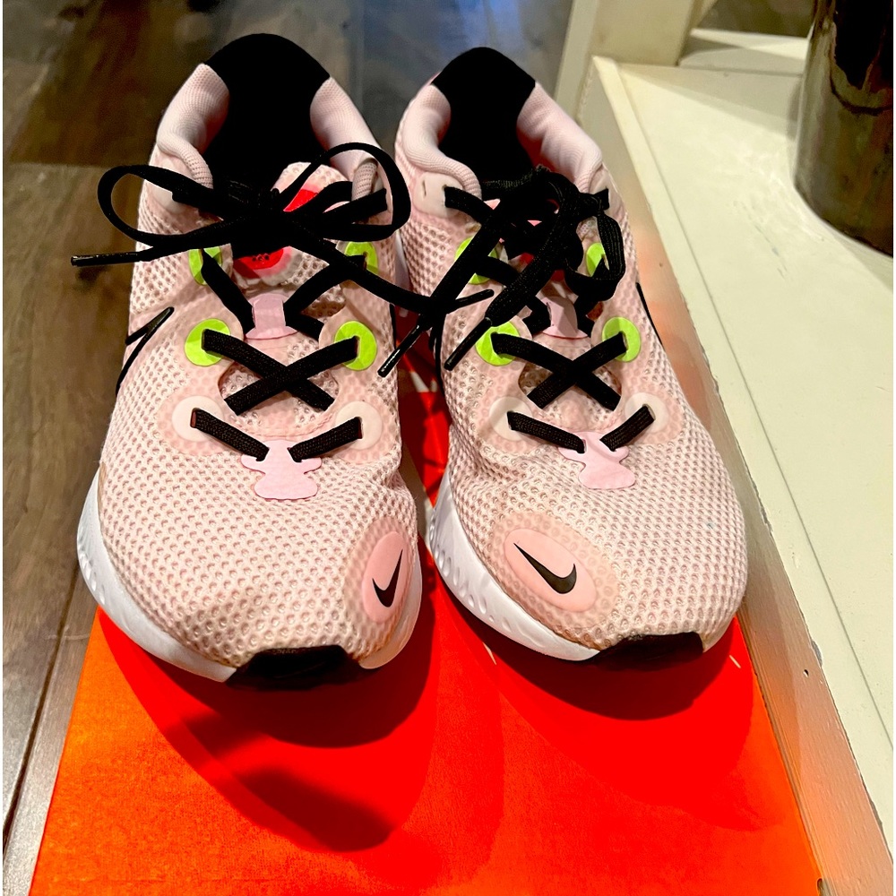 Nike renew black and pink size 7.5